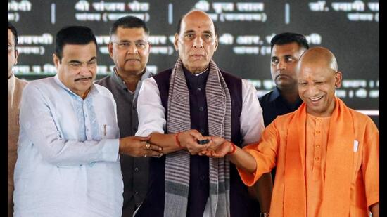 Defence minister Rajnath Singh, transport minister Nitin Gadkari and chief minister Yogi Adityanath jointly inaugurate Kanpur-Lucknow Expressway, in Unnao on Monday. (ANI Photo)