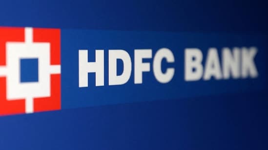 The bank’s total staff fell to 211,178 as of March 31 from a year earlier, with new hiring dropping by 3,811, according to its annual report released on Saturday. 