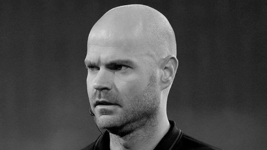 Dutch football referee Rob Dieperink has died at the age of 38.