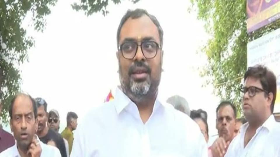 গ্রেফতার পানিহাটির প্রাক্তন বিধায়ক-পুত্র (সৌজন্যে টুইটার)