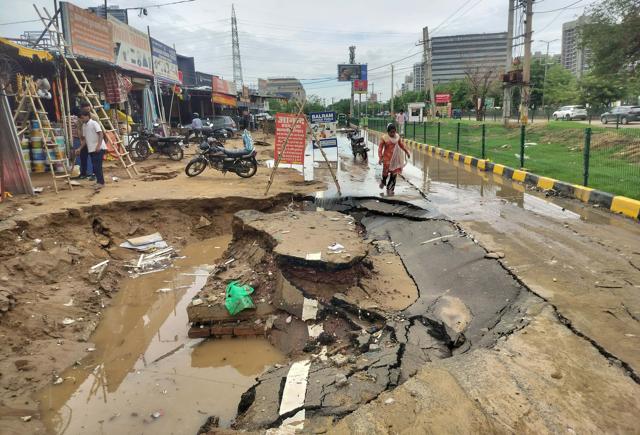 A large portion of the service road in Sector 61 caved in due to heavy rain on July 9. (Parveen Kumar/HT) A large portion of the service road in Sector 61 caved in due to heavy rain on July 9. (Parveen Kumar/HT)