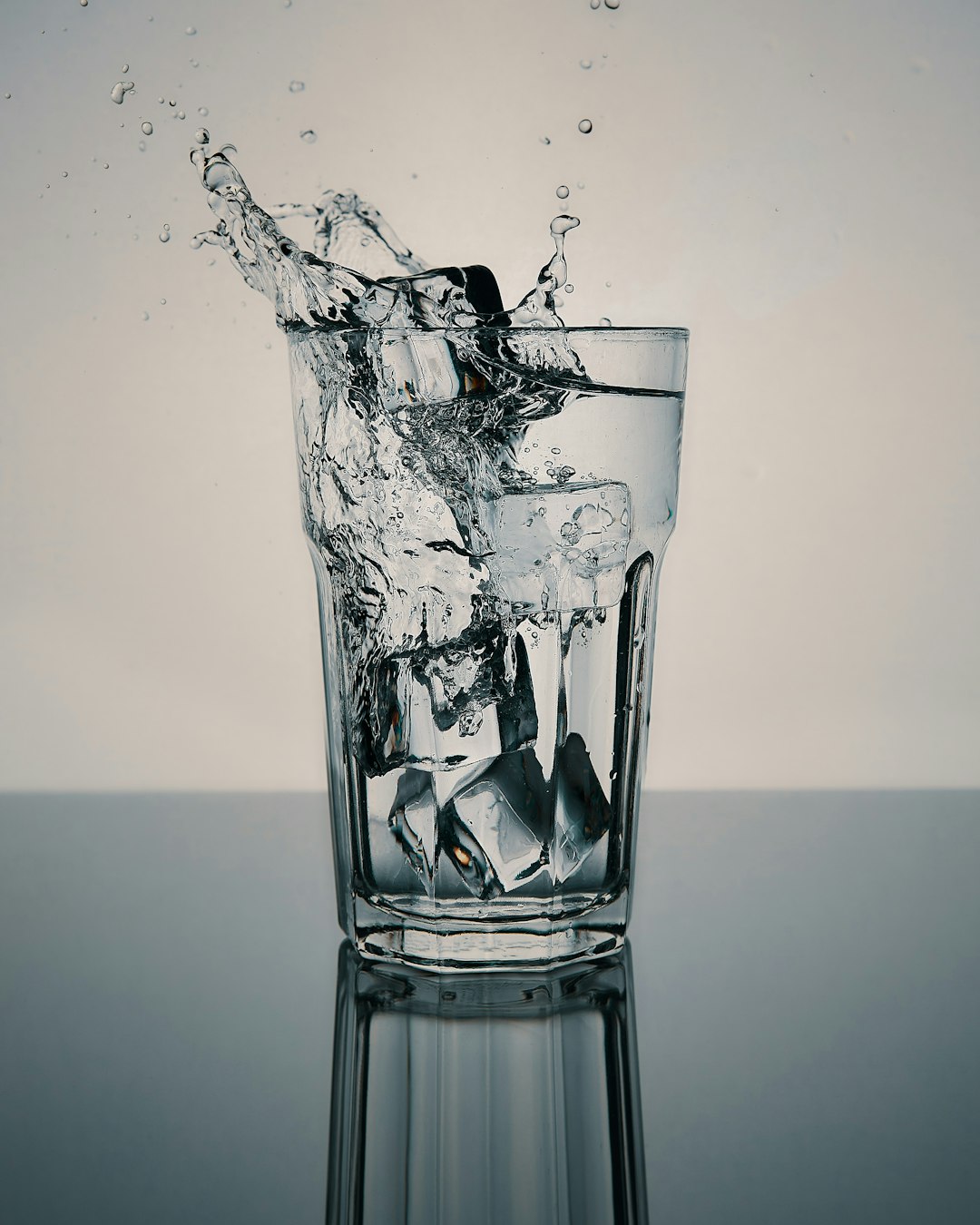 The best time to consume cold water is during or immediately after the workout, or on hot days when you need to cool your body. (Unsplash) The best time to consume cold water is during or immediately after the workout, or on hot days when you need to cool your body. (Unsplash)