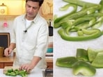 Chef Kunal Kapur shares simple tips to prep capsicum for cooking.
(Chef Kunal Kapur)