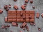 Want more reps? Sniff 90 percent dark chocolate before lifting. New study finds 18 extra leg extensions compared to control. (Freepik)