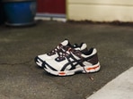 The ASICS GEL CUMULUS 16 pairs signature GEL cushioning with a retro running silhouette designed for everyday comfort and contemporary style.