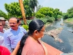 Mayor of Agra, Hemlata Diwakar and Municipal Commissioner Santosh Kumar Vaishya reviewing search operation in Agra (HT photo)