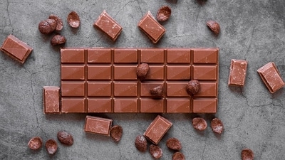Want more reps? Sniff 90 percent dark chocolate before lifting. New study finds 18 extra leg extensions compared to control. (Freepik) Want more reps? Sniff 90 percent dark chocolate before lifting. New study finds 18 extra leg extensions compared to control. (Freepik)