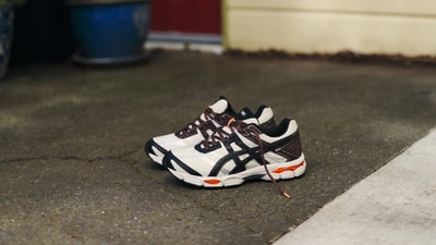 The ASICS GEL CUMULUS 16 pairs signature GEL cushioning with a retro running silhouette designed for everyday comfort and contemporary style. (ASICS) The ASICS GEL CUMULUS 16 pairs signature GEL cushioning with a retro running silhouette designed for everyday comfort and contemporary style. (ASICS)