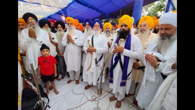 Akal Takht acting jathedar Giani Kuldeep Singh Gargaj leading a special prayer ceremony at Harike in Tarn Taran on Tuesday. (PTI) Akal Takht acting jathedar Giani Kuldeep Singh Gargaj leading a special prayer ceremony at Harike in Tarn Taran on Tuesday. (PTI)