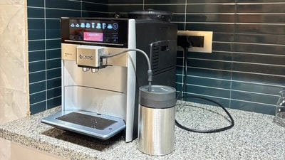 The Bosch VeroBarista 600 can brew multiple coffee styles, remembers your favourite drinks, froths milk automatically and lets you customise every cup. (Aishwarya Faraswal - HT) The Bosch VeroBarista 600 can brew multiple coffee styles, remembers your favourite drinks, froths milk automatically and lets you customise every cup. (Aishwarya Faraswal - HT)