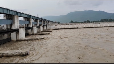 The Gandak river in full spate at Valmikinagar in West Champaran on Tuesday. (HT) The Gandak river in full spate at Valmikinagar in West Champaran on Tuesday. (HT)