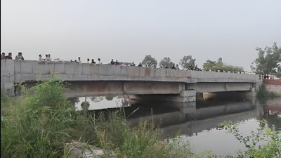 The deceased’s hands were tied together with a data cable, and officers said facial injuries will be examined to establish how the incident unfolded. (HT) The deceased’s hands were tied together with a data cable, and officers said facial injuries will be examined to establish how the incident unfolded. (HT)