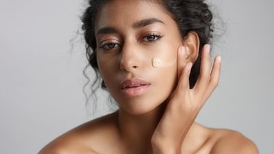 Tinted sunscreen and its benefits (magnific) Tinted sunscreen and its benefits (magnific)