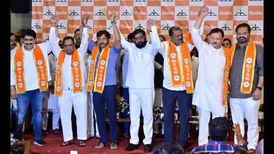 Sena (UBT) tells to 6 rebel MPs defection is illegal, Shinde ‘tosses letter in dustbin'