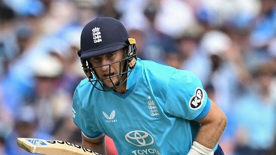 Joe Root is trying to stabilise the England innings.