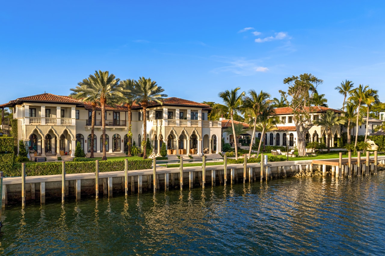 The Al-Rashids built a roughly 6,000-square-foot guesthouse next door to their main residence. The Al-Rashids built a roughly 6,000-square-foot guesthouse next door to their main residence.