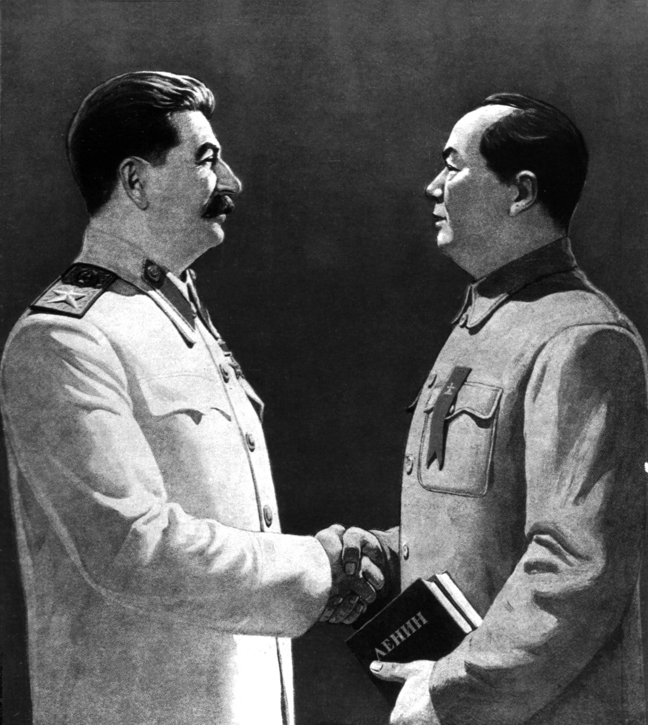 A Soviet propaganda poster depicts Stalin as slightly taller than Mao—a distortion of reality. A Soviet propaganda poster depicts Stalin as slightly taller than Mao—a distortion of reality.