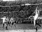 Hector Castro's 89th-minute goal gave Uruguay the decisive goal vs Argentina in the 1930 Final.(X images)