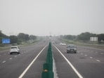 Data released by the National Highways Authority of India (NHAI) shows that 13,328 vehicles travelled on the new expressway between 8am on July 14 and 8am on July 15, while 20,062 vehicles crossed the Nawabganj toll plaza on the existing Lucknow–Kanpur Highway (NH-27) during the same period. (HT Photo)