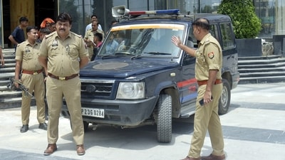 Uttar Pradesh Police arrested a woman accused of posing as an IAS officer to marry a man and allegedly extorted INR 40,000, stage photo (Sakib Ali/Hindustan Times)