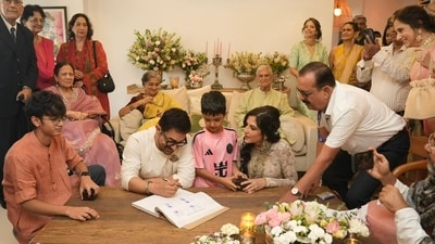 Aamir Khan and Gauri Spratt married in Mumbai in the presence of their loved ones. Aamir Khan and Gauri Spratt married in Mumbai in the presence of their loved ones.