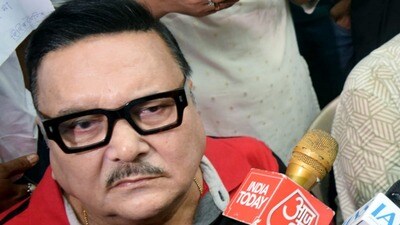 শিবির বদল করে মমতার প্রতি মদন মিত্রের বার্তা, পার্টি ডুব গয়া হ্যা। (Sudipta Banerjee ) শিবির বদল করে মমতার প্রতি মদন মিত্রের বার্তা, পার্টি ডুব গয়া হ্যা। (Sudipta Banerjee )