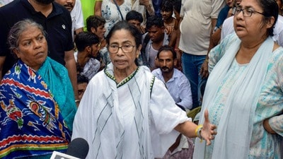বুধবার বিচারপতি সৌগত ভট্টাচার্যের একক বেঞ্চ শর্তসাপেক্ষে কালীঘাট তৃণমূলকে বিড়লা প্ল্যানেটরিয়ামের সামনে শহিদ সমাবেশ করার অনুমতি দিয়েছে। (Saikait Paul) বুধবার বিচারপতি সৌগত ভট্টাচার্যের একক বেঞ্চ শর্তসাপেক্ষে কালীঘাট তৃণমূলকে বিড়লা প্ল্যানেটরিয়ামের সামনে শহিদ সমাবেশ করার অনুমতি দিয়েছে। (Saikait Paul)