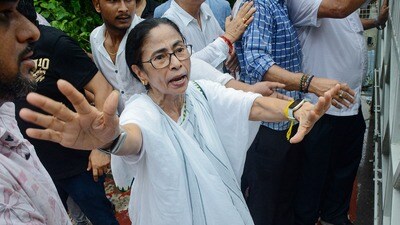 মমতা বন্দ্যোপাধ্যায়রা বিড়লা প্ল্যানেটোরিয়ামের সামনে একুশে জুলাইয়ের কর্মসূচি পালন করতে পারবেন। (ফাইল ছবি, সৌজন্যে এএনআই) মমতা বন্দ্যোপাধ্যায়রা বিড়লা প্ল্যানেটোরিয়ামের সামনে একুশে জুলাইয়ের কর্মসূচি পালন করতে পারবেন। (ফাইল ছবি, সৌজন্যে এএনআই)