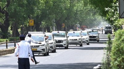 The traffic restrictions from central Delhi to Badarpur border in south Delhi for the VIP route began around 8.30am and continued till 1.30pm,  (Representational) (Arvind Yadav/ HT PHoto)