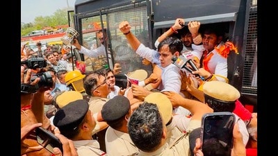 Gurugram District Congress (Rural) president and former Badshahpur Assembly candidate Vardhan Yadav and members being detained over a protest outside the BJP office at Sector 29. (HT)