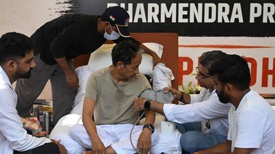 স্বাস্থ্যের অবনতিতেও অনড় সোনম ওয়াংচুক (AFP) স্বাস্থ্যের অবনতিতেও অনড় সোনম ওয়াংচুক (AFP)