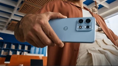 A 7,100mAh battery powers the Motorola Edge 70 Max with 90W fast charging. (Flipkart / Motorola) A 7,100mAh battery powers the Motorola Edge 70 Max with 90W fast charging. (Flipkart / Motorola)