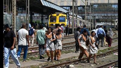Mumbai, India. Apr 17, 2025: School Students and pedestrians were crossing the railway track near Mahim Railway Station after Western Railway closed the foot overbridge (FOB) for repair. Mumbai, India. Apr 17, 2025. (Photo by Raju Shinde/HT Photo) (Hindustan Times) Mumbai, India. Apr 17, 2025: School Students and pedestrians were crossing the railway track near Mahim Railway Station after Western Railway closed the foot overbridge (FOB) for repair. Mumbai, India. Apr 17, 2025. (Photo by Raju Shinde/HT Photo) (Hindustan Times)