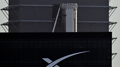 SpaceX stock fell below its IPO price after a sharp rally. (REUTERS/Steve Nesius) (REUTERS)
