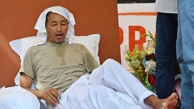 Despite multiple appeals, Sonam Wangchuk has refused to end his hunger strike, saying, “don’t ask me to end my fast. Ask the government why they won’t even have a dialogue.” (HT/Vipin Kumar) Despite multiple appeals, Sonam Wangchuk has refused to end his hunger strike, saying, “don’t ask me to end my fast. Ask the government why they won’t even have a dialogue.” (HT/Vipin Kumar)