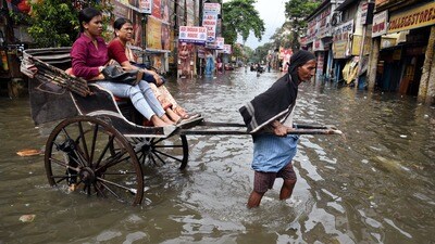 আগামী কয়েক দিন দক্ষিণবঙ্গের বিস্তীর্ণ এলাকায় ভারী থেকে অতি ভারী বৃষ্টির সম্ভাবনা রয়েছে। আগামী কয়েক দিন দক্ষিণবঙ্গের বিস্তীর্ণ এলাকায় ভারী থেকে অতি ভারী বৃষ্টির সম্ভাবনা রয়েছে।