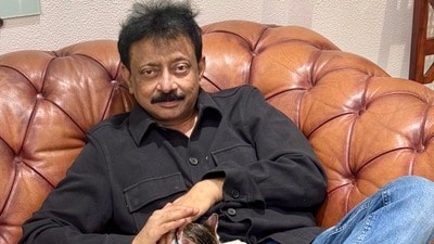 RGV: సెన్సార్ బోర్డును ఎత్తి అవతల పడేయండి.. ఓటు వేయడానికి లేని అభ్యంతరం సినిమా చూడటానికి ఎందుకు: ఆర్జీవీ సంచలన ట్వీట్ RGV: సెన్సార్ బోర్డును ఎత్తి అవతల పడేయండి.. ఓటు వేయడానికి లేని అభ్యంతరం సినిమా చూడటానికి ఎందుకు: ఆర్జీవీ సంచలన ట్వీట్
