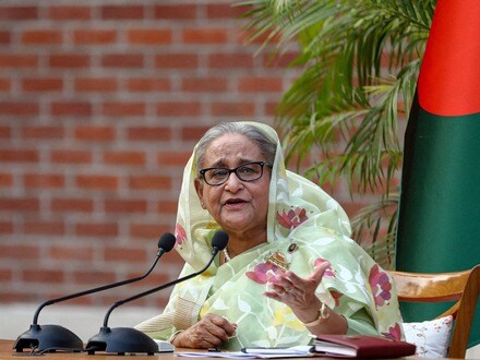 বাংলাদেশের প্রাক্তন প্রধানমন্ত্রী শেখ হাসিনার দেশে ফেরার ইচ্ছাপ্রকাশের পর নতুন করে চর্চা শুরু হয়েছে ভারত-বাংলাদেশ সম্পর্ক এবং তাঁর সম্ভাব্য প্রত্যর্পণ নিয়ে। 