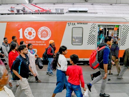 Kolkata: Passengers arrive to board an EMU local train decorated to commemmorate 100 years of electrification by the Indian Railways, at Howrah Station in Kolkata, Tuesday, Feb. 4, 2025. (PTI Photo)(PTI02_04_2025_000392B)