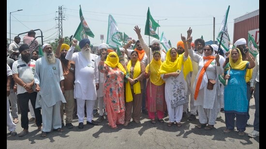 Farmer unions members block Basti Jodhewal Chowk during the protest in Ludhiana on Wednesday. (Gurpreet Singh/HT)
