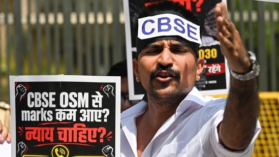 Supreme Court has sought the assistance of Solicitor General Tushar Mehta in addressing students' complains with CBSE's on-screen marking system (OSM)