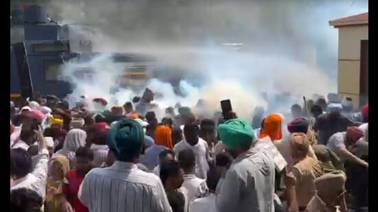 Police use tear gas on MGNREGA employees demanding pending wages outside the residence of Punjab rural development minister Tarunpreet Singh Sond in Khanna on Wednesday. (HT Photo)