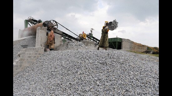 The Punjab mining and geology department expects to generate  <span class='webrupee'>₹</span>73 crore in royalty from eight sites which have become operational during the current financial year. (HT file)