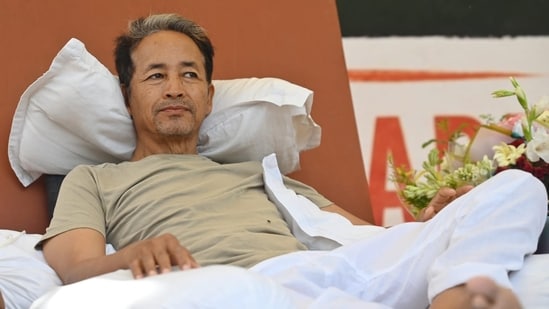 Climate activist Sonam Wangchuk is on an indefinite hunger strike. Today (Wednesday) marks the 18th day of the strike. As of today, he has lost 8.9 kg of weight since the begining of the strike.&nbsp;(HT/Vipin Kumar)