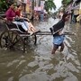 আগামী কয়েক দিন দক্ষিণবঙ্গের বিস্তীর্ণ এলাকায় ভারী থেকে অতি ভারী বৃষ্টির সম্ভাবনা রয়েছে।