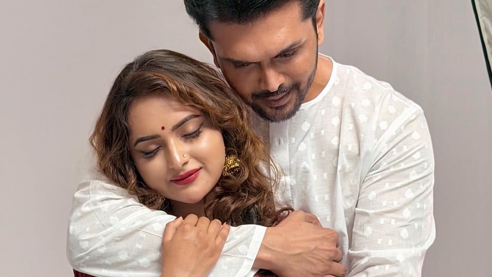 কলকাতার মেয়ে অর্পিতাকে ডিভোর্সের দু-বছর, ‘হ্যাপিলি ম্যারেড’ আরিফিনের পোস্ট ঘিরে হইচই!