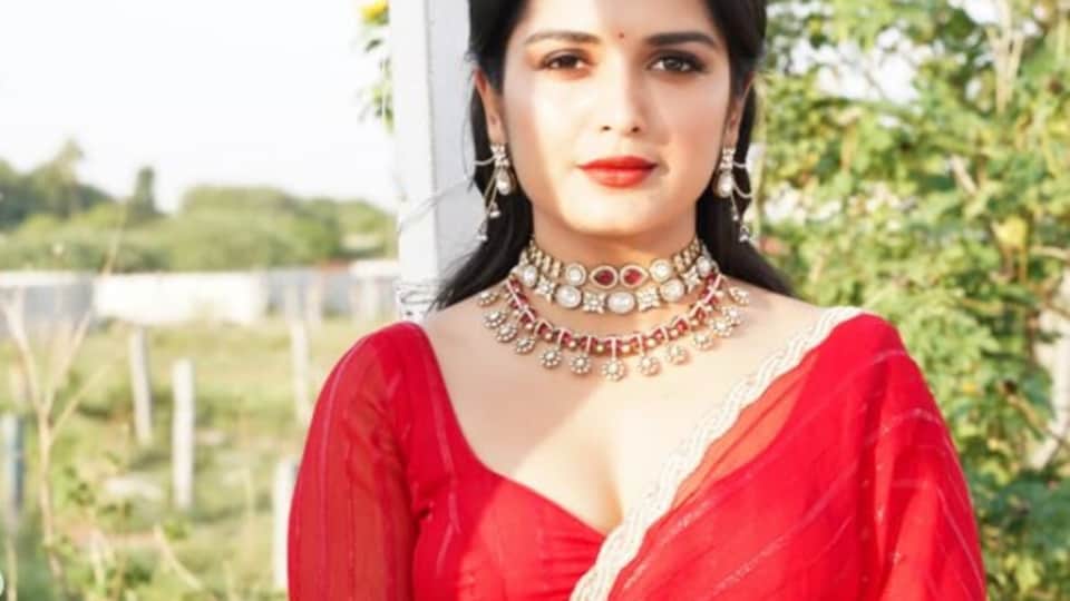 <p>ఈ ఫొటోలకు ప్రియాంక జైన్ బాయ్ ఫ్రెండ్ శివ్ కుమార్ కూడా ఫిదా అయ్యాడు. రెడ్ హాట్ అంటూ కామెంట్ పెట్టాడు. </p>(instagram-Priyanka M Jain)