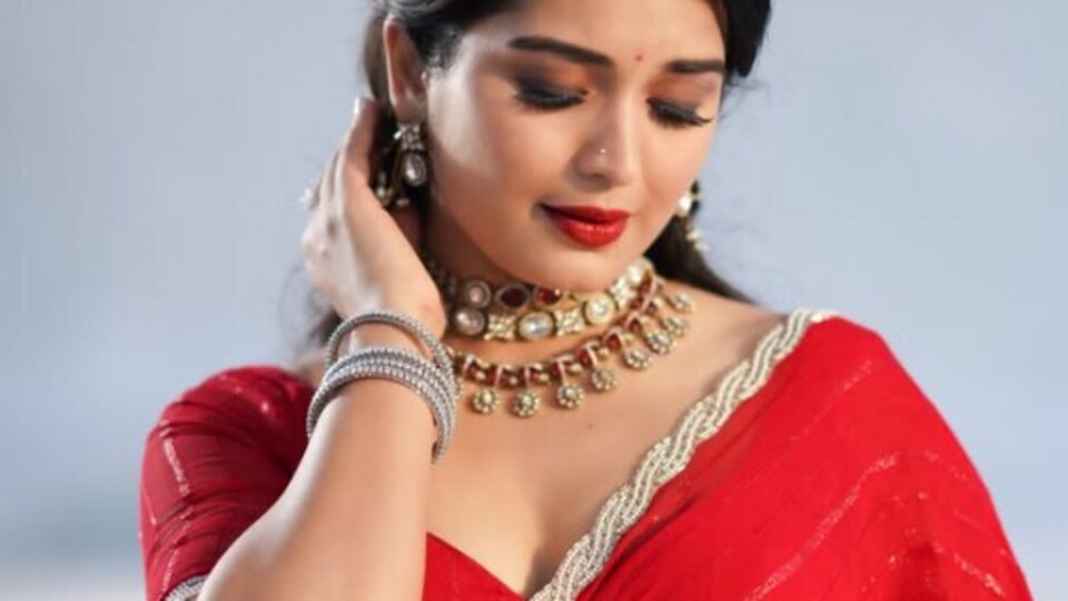 <p>ప్రియాంక జైన్ తన ఇన్ స్టాగ్రామ్ లో పెట్టిన ఈ ఫొటోలు తెగ వైరల్ గా మారాయి. నెటిజన్లు కామెంట్లు కురిపించేస్తున్నారు. </p>(instagram-Priyanka M Jain)