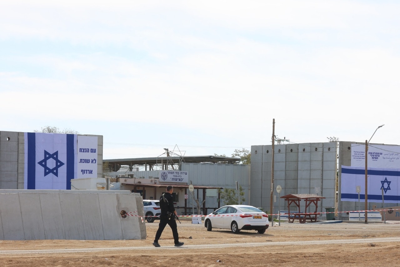 A member of the Israeli security forces walked outside Lavi (formerly known as Ketziot) prison in the Negev Desert last year.
