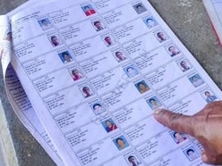 তদন্তকারীদের দাবি, দীর্ঘদিন ধরে একটি সংগঠিত চক্র বাংলাদেশি অনুপ্রবেশকারীদের মোটা টাকার বিনিময়ে আধার কার্ড, ভোটার পরিচয়পত্র, প্যান কার্ড, ই-শ্রম কার্ড-সহ একাধিক সরকারি নথি তৈরি করে দিত।